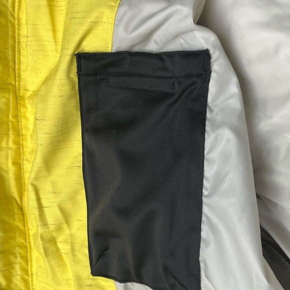 Women's Oakley Snowboarding Jacket Size M - Picture 6 of 9